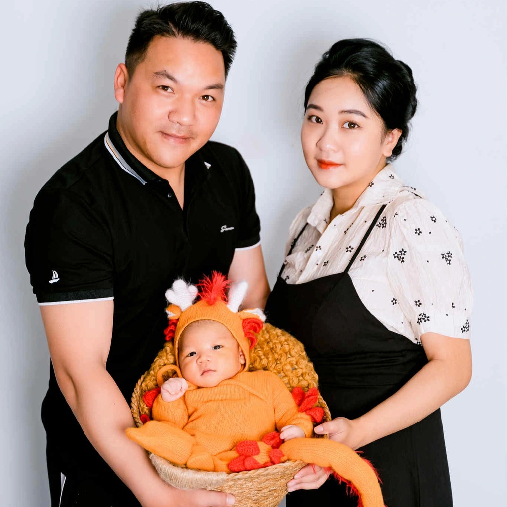 Cô gái trào nước mắt được chụp ảnh với mẹ đã qua đời 13 năm trước - 3 Cô gái trào nước mắt được chụp ảnh với mẹ đã qua đời 13 năm trước - 3
