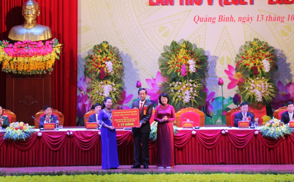 Phó Chủ tịch nước dự Đại hội Thi đua yêu nước tỉnh Quảng Bình - 4 Phó Chủ tịch nước dự Đại hội Thi đua yêu nước tỉnh Quảng Bình - 4