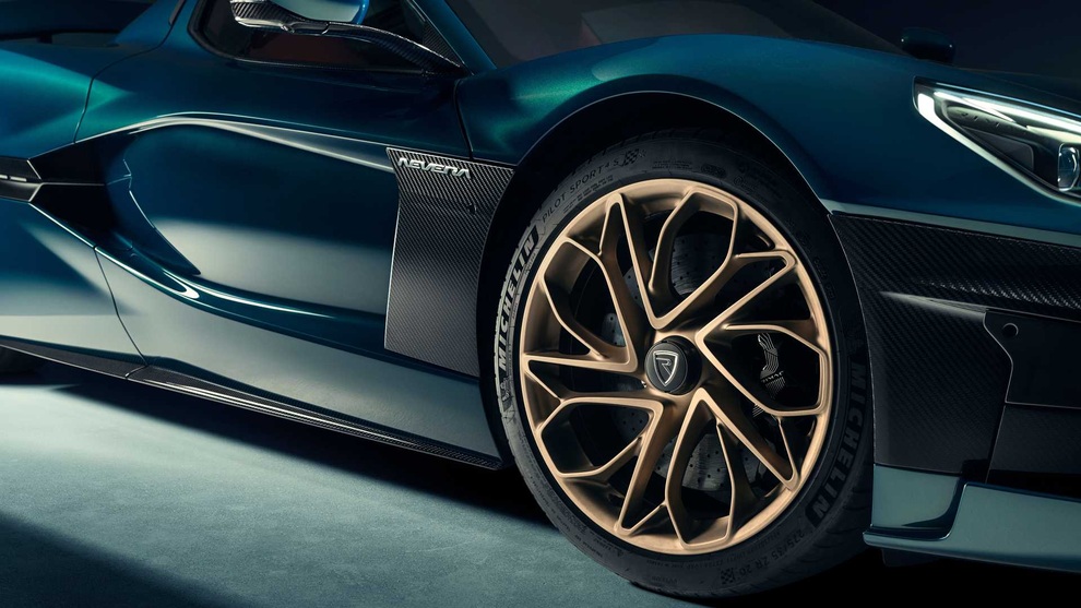 Siêu xe chạy điện Rimac Nevera gây choáng không chỉ bởi giá bán 2 triệu EUR - 23 Siêu xe chạy điện Rimac Nevera gây choáng không chỉ bởi giá bán 2 triệu EUR - 23
