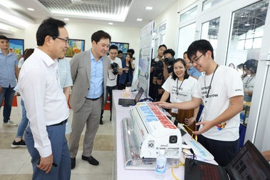 Nhìn lại hành trình ươm mầm tài năng công nghệ trẻ tại "Solve for Tomorrow 2022"