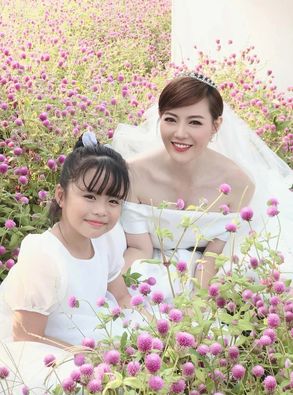 Lệ Mùa hoa tìm lại hé lộ đời tư Đồng, Núi, Hoa, Hoàn: Kẻ ế, người đề huề - 9 Lệ Mùa hoa tìm lại hé lộ đời tư Đồng, Núi, Hoa, Hoàn: Kẻ ế, người đề huề - 9