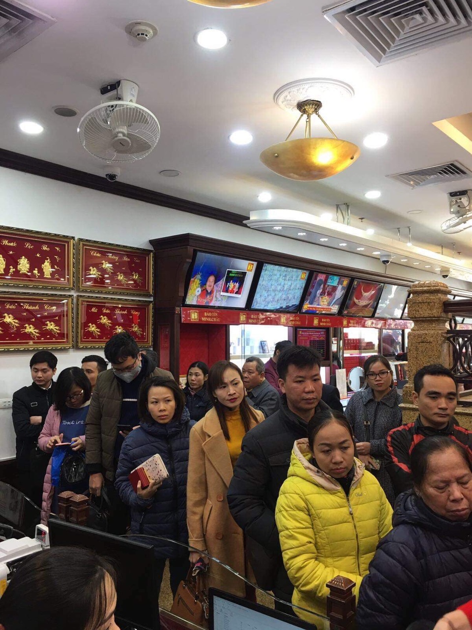 Ngày Vía Thần Tài trúng mùa dịch: Nhà vàng tặng hàng độc cho khách - 4 Ngày Vía Thần Tài trúng mùa dịch: Nhà vàng tặng hàng độc cho khách - 4