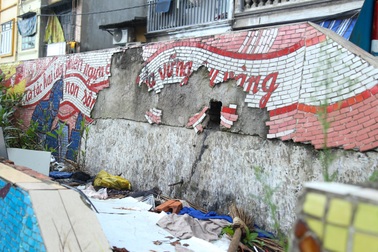 Hà Nội: Con đường gốm sứ xuống cấp, nhiều chỗ... bung, toang