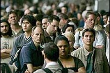 Hàng ngàn hành khách bị mắc kẹt trong sân bay ở London