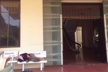 Chủ tịch huyện mời báo chí giám sát đo độ ồn quán karaoke “hành” cụ bà 93 tuổi