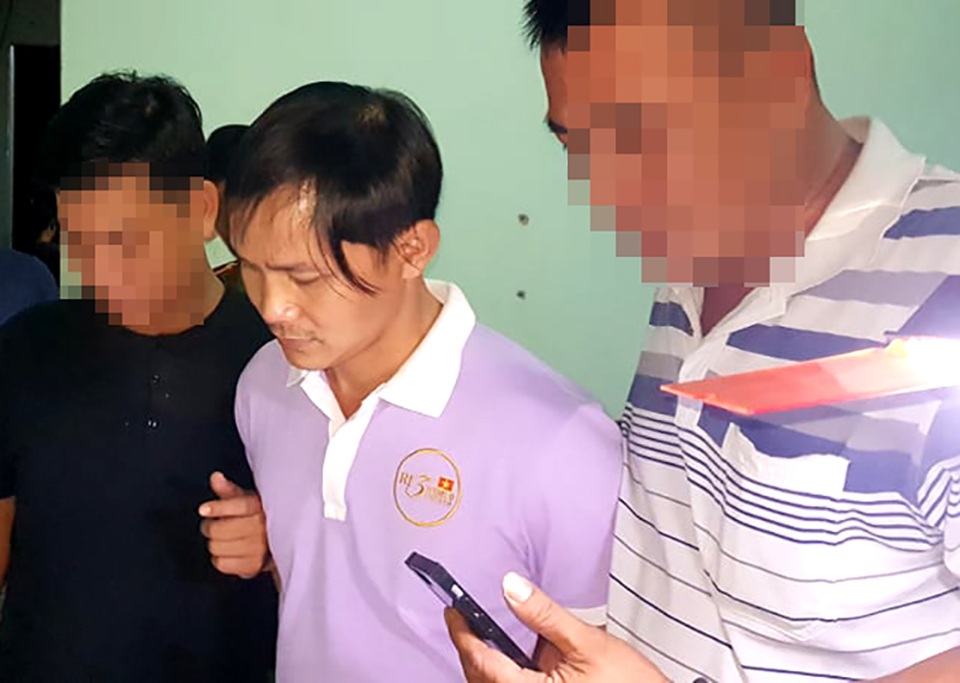 Bắt đối tượng giả danh công an lừa tình, tiền của phủ nữ - 1