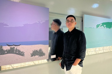 Họa sĩ Nguyễn Ngọc Liêm triển lãm 30 bức tranh về vùng biển miền Trung