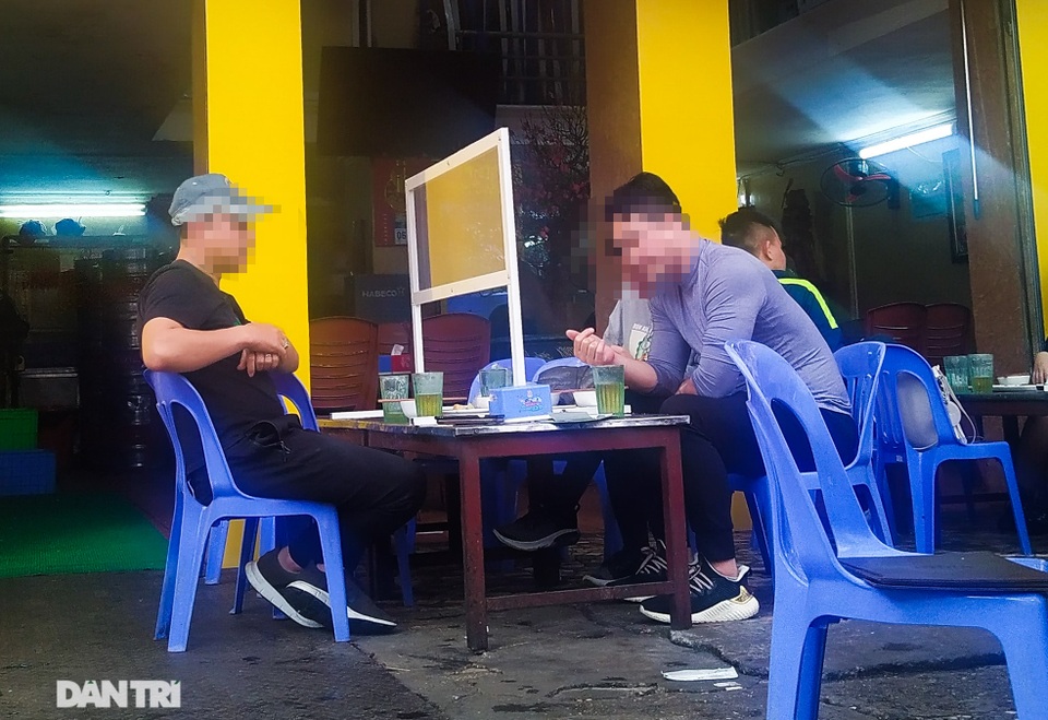 Quán nhậu tái khởi động giãn cách bằng vách ngăn, phòng chống dịch Covid-19 - 6 Quán nhậu tái khởi động giãn cách bằng vách ngăn, phòng chống dịch Covid-19 - 6