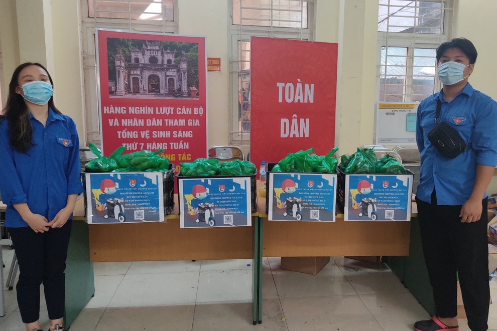 Đội hình shipper xanh đi chợ giúp người dân trong khu vực phong tỏa - 2 Đội hình shipper xanh đi chợ giúp người dân trong khu vực phong tỏa - 2