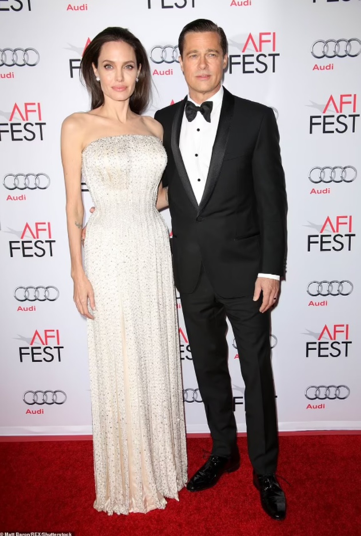 Angelina Jolie luôn chơi đẹp với các chồng cũ, ngoại trừ... Brad Pitt - 7 Angelina Jolie luôn chơi đẹp với các chồng cũ, ngoại trừ... Brad Pitt - 7