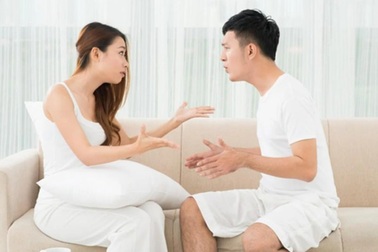 Xin chồng về quê họp lớp, tôi bật khóc khi anh tuyên bố một câu