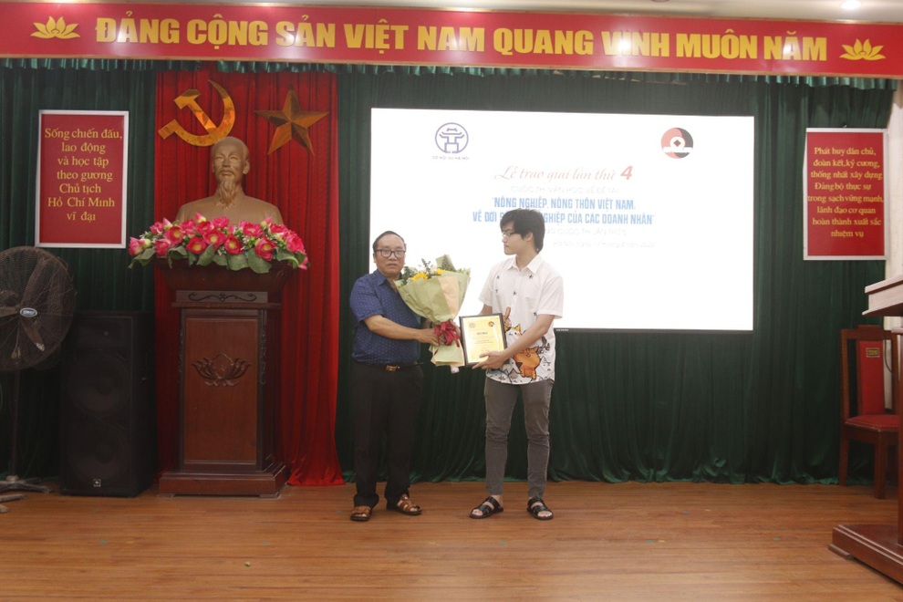 Nhà văn Nguyễn Trí Huân nói về việc đèn cạn dầu của Quỹ nhà văn Lê Lựu - 3 Nhà văn Nguyễn Trí Huân nói về việc đèn cạn dầu của Quỹ nhà văn Lê Lựu - 3