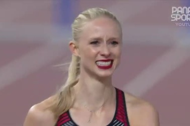 Sage Watson cuốn hút trên đường chạy