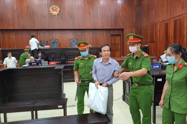 Chủ tọa phiên tòa sơ thẩm được triệu tập xin vắng mặt