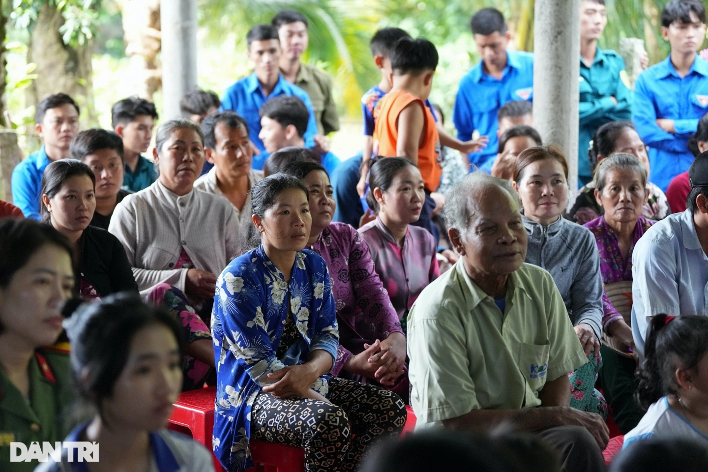 Thêm cây cầu Dân trí giúp con trẻ thoát cảnh bơi xuồng qua sông - 9 Thêm cây cầu Dân trí giúp con trẻ thoát cảnh bơi xuồng qua sông - 9
