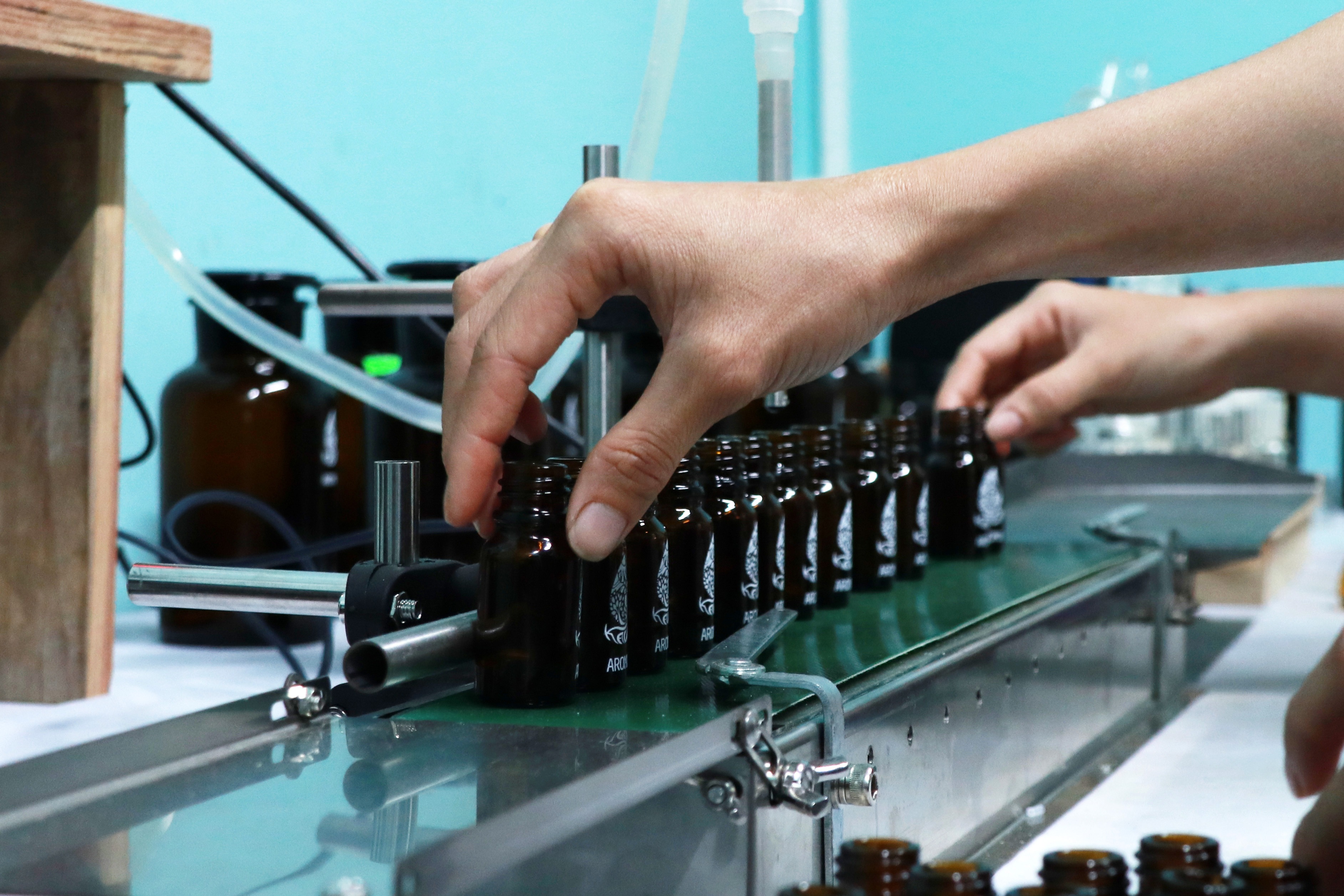 Kvinnelig regnskapsfører i 50-årene sluttet i jobben og tjente millioner ved å gå over til å lage essensielle oljer - 4 Nữ kế toán U50 nghỉ việc, kiếm tiền triệu khi chuyển hướng làm tinh dầu - 4