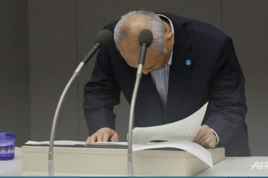 Thị trưởng Tokyo cúi đầu xin lỗi người dân sau cáo buộc “tiêu hoang”