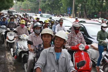 Hà Nội: Một tuần nữa chủ xe máy phải đóng phí đường bộ