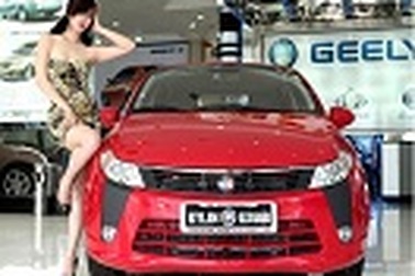 Người đẹp tạo dáng với Geely