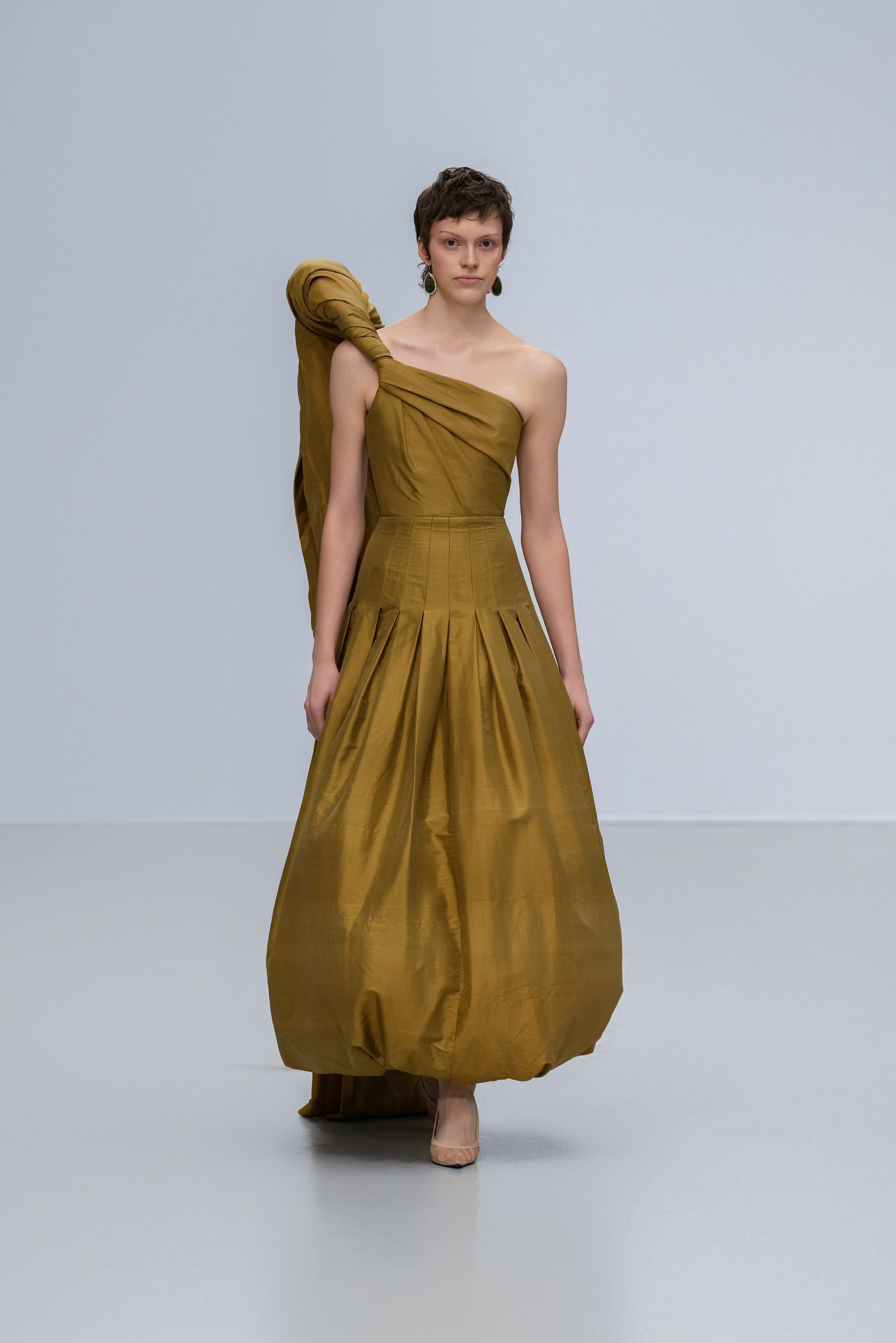 Phan Huy mang hình ảnh nón lá lên sàn diễn thời trang cao cấp ở Paris - 15 Phan Huy mang hình ảnh nón lá lên sàn diễn thời trang cao cấp ở Paris - 15