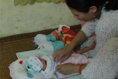 Sinh con sau... 2 năm mang bầu (?)