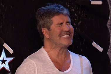 “Đứng tim” trước tiết mục phi dao của cặp đôi “trai tài, gái sắc”