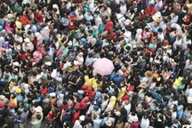 Người dân chen chúc chờ trải nghiệm Metro số 1 TPHCM