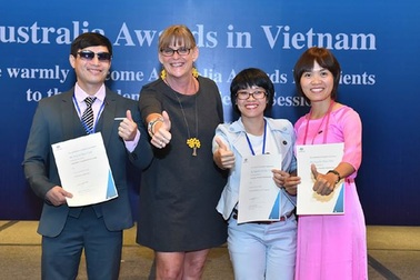 Ba người khuyết tật nhận học bổng du học Australia