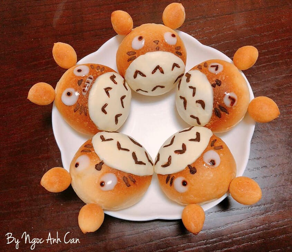 Biến tấu công thức làm bánh mì thành chiếc bánh hình mèo Totoro đáng yêu - 4 Biến tấu công thức làm bánh mì thành chiếc bánh hình mèo Totoro đáng yêu - 4