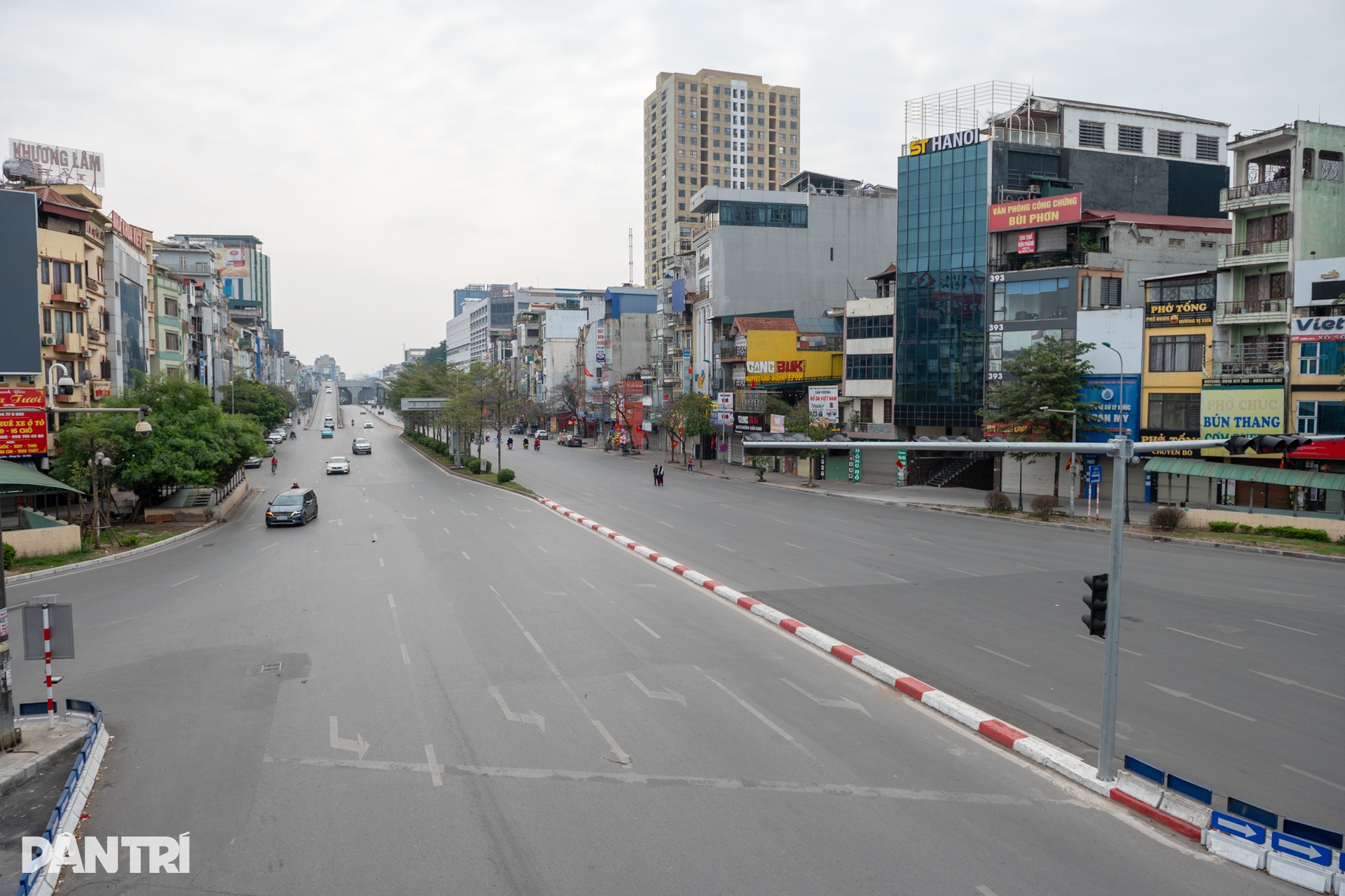 Hà Nội: Đường phố thênh thang ngày mùng một Tết - 6 Hà Nội: Đường phố thênh thang ngày mùng một Tết - 6