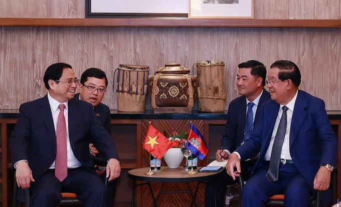 Thủ tướng Chính phủ Phạm Minh Chính đã gặp Samdech Techo Hun Sen, Thủ tướng Vương quốc Campuchia nhân dịp dự Hội nghị Cấp cao ASEAN 42 tại Labuan Bajo, Indonesia.