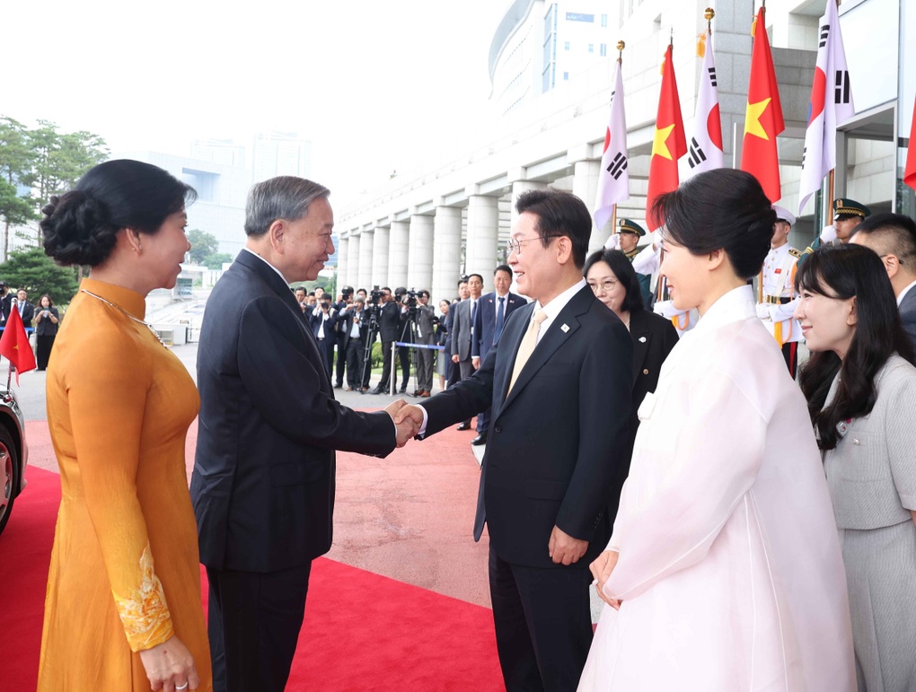 Hàn Quốc bắn 21 phát đại bác chào mừng Tổng Bí thư Tô Lâm và Phu nhân - 1 Hàn Quốc bắn 21 phát đại bác chào mừng Tổng Bí thư Tô Lâm và Phu nhân