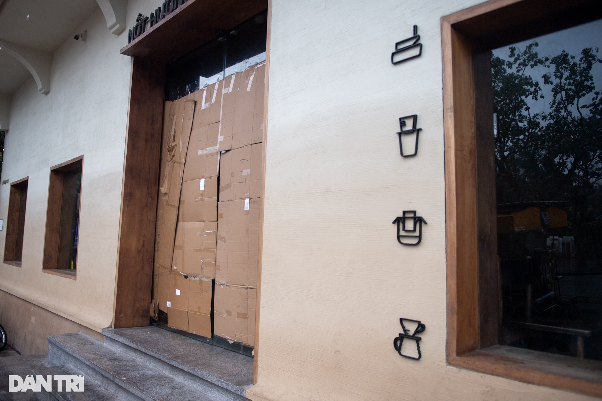 Người Hà Nội gia cố nhà cửa, chi 30 triệu đồng thuê xe container chặn cửa - 14 Người Hà Nội gia cố nhà cửa, chi 30 triệu đồng thuê xe container chặn cửa - 14