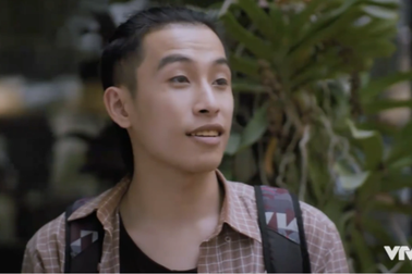 Tuấn Mõ "Cuộc đời vẫn đẹp sao" kể chuyện hậu trường móc họng nôn đồ ăn