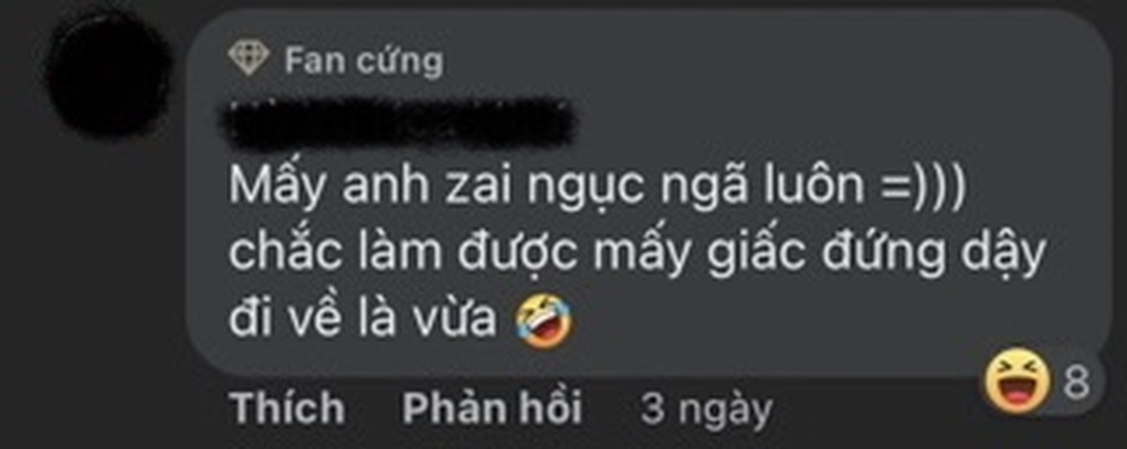 Hình ảnh các chàng trai ngồi vạ vật đợi phái nữ sắm Tết - 2 Hình ảnh các chàng trai ngồi vạ vật đợi phái nữ sắm Tết - 2