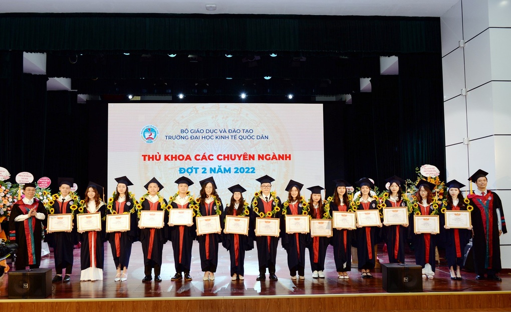 Sinh viên ĐH Kinh tế quốc dân đạt tối thiểu IELTS 6.0 mới được tốt nghiệp - 1 Sinh viên ĐH Kinh tế quốc dân đạt tối thiểu IELTS 6.0 mới được tốt nghiệp - 1