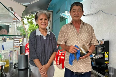 Cuộc sống mới cùng ông bà ngoại của 3 bé không cha, mất mẹ vì Covid-19