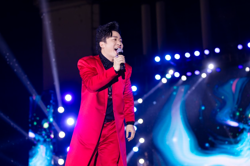 កម្មវិធីរស់ឡើងវិញបានរៃអង្គាសថវិកាបានជាង ៣ពាន់លានដុង ដើម្បីជួយដល់តំបន់រងគ្រោះដោយទឹកជំនន់នៅ Lao Cai - ១ Chương trình Hồi sinh quyên góp được hơn 3 tỷ đồng ủng hộ vùng lũ Lào Cai - 1