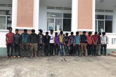 Khởi tố nhóm trai làng “phóng dao” khiến hai người thương vong