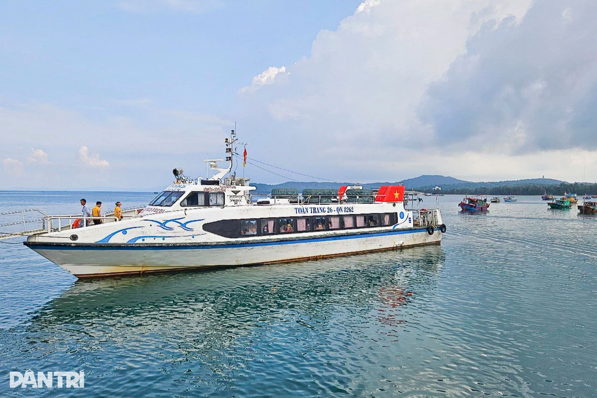 Mãn nhãn với những bãi cát dài trắng mịn ở đảo ngọc Cô Tô - 5 Mãn nhãn với những bãi cát dài trắng mịn ở đảo ngọc Cô Tô - 5