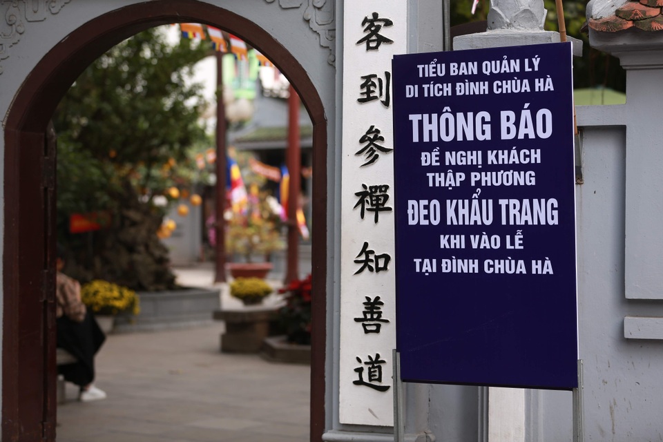 Ngôi chùa “chống ế” ở Hà Nội đông đúc nam thanh, nữ tú dịp Valentine - 13 Ngôi chùa “chống ế” ở Hà Nội đông đúc nam thanh, nữ tú dịp Valentine - 13
