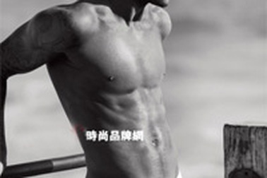 Hé lộ những tấm hình quảng cáo nội y sexy của Beckham
