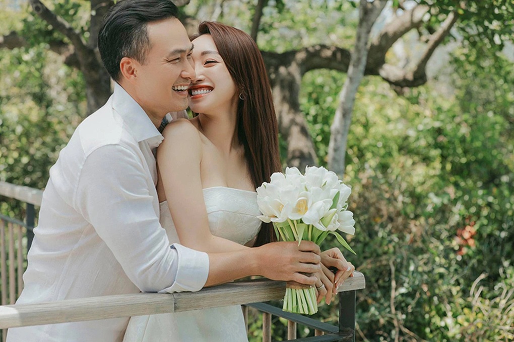 Vợ kém 16 tuổi của Chi Bảo: Chồng cưng chiều, sắc vóc trông mòn con mắt - 2
