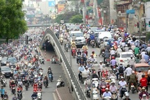 “Nhường” Chính phủ quyền quyết định thu phí đường bộ với xe máy