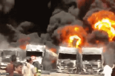 6 xe bồn Iran phát nổ sau hàng loạt vụ tấn công bí ẩn