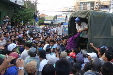 Phá trường gà “khủng” cạnh trụ sở công an tỉnh