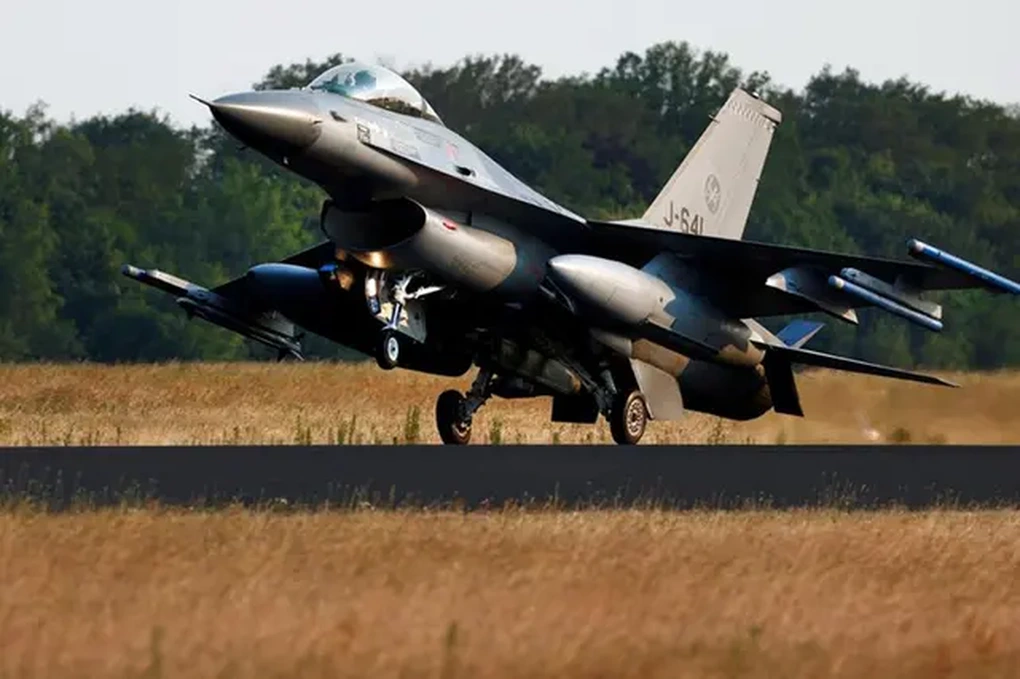 Ukraine mong nhận lô tiêm kích F-16 đầu tiên vào tháng 6 - 1 Ukraine mong nhận lô tiêm kích F-16 đầu tiên vào tháng 6 - 1