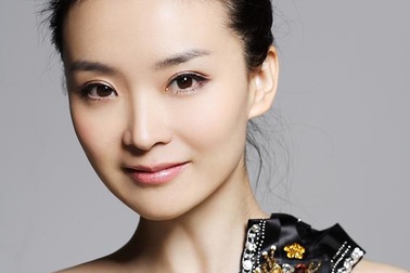 Vương Diễm - Người mẹ trẻ hạnh phúc