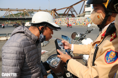 Cảnh sát giao thông Hà Nội quyết liệt xử lý tài xế "ma men"