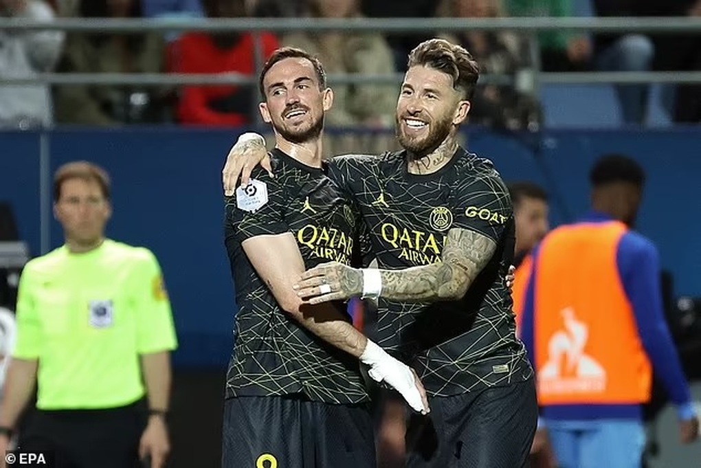 Troyes 1-3 PSG: Mbappe tỏa sáng trong ngày vắng Messi - 3 Troyes 1-3 PSG: Mbappe tỏa sáng trong ngày vắng Messi - 3